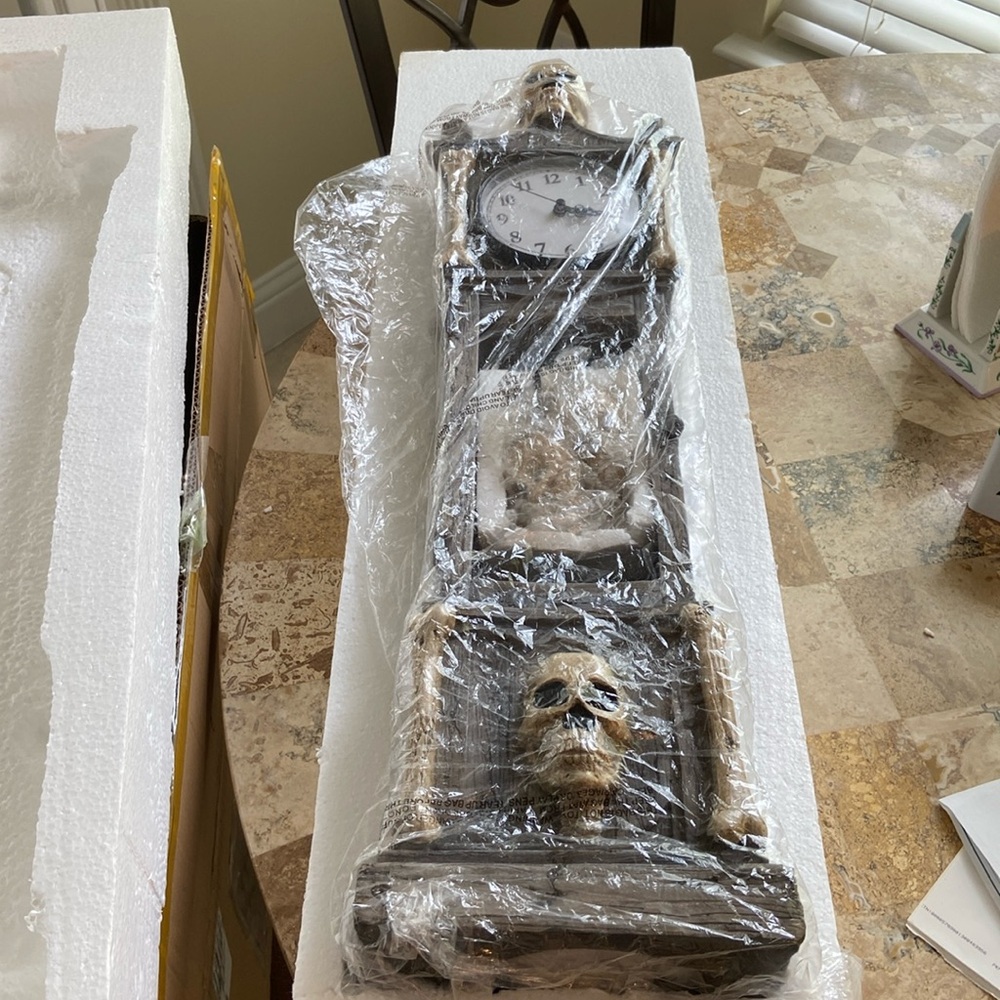 26” Grandin Road Skeleton Skulls Tabletop Grandfather Lit Clock Spooky Halloween - Picture 5 of 17